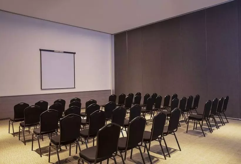 ホテル Fiesta Inn Morelia Altozano