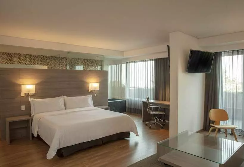 ホテル Fiesta Inn Morelia Altozano