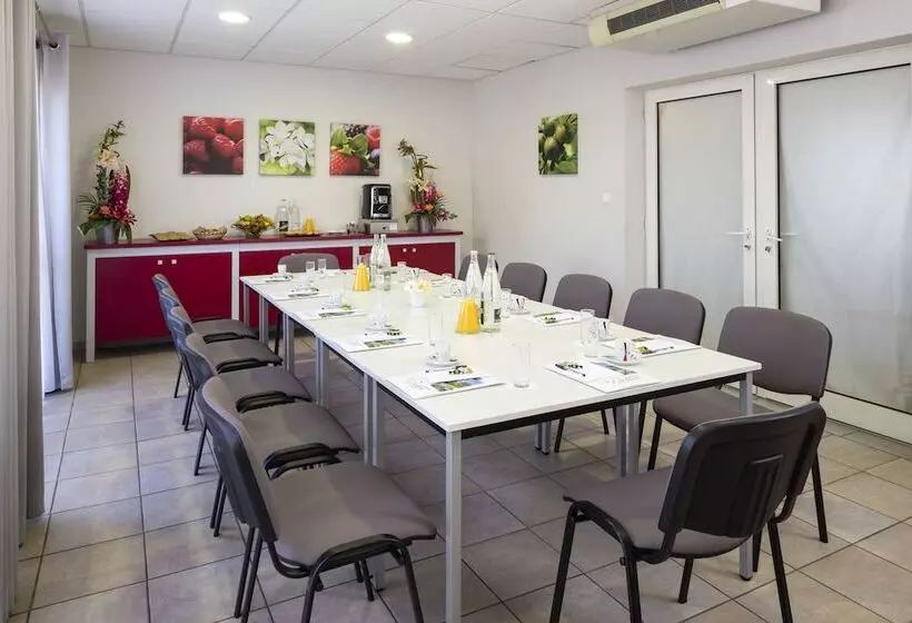 Отель The Originals City, Hôtel Le Pavillon, Béziers Est