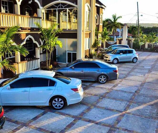 هتل Clock Tower Guest House