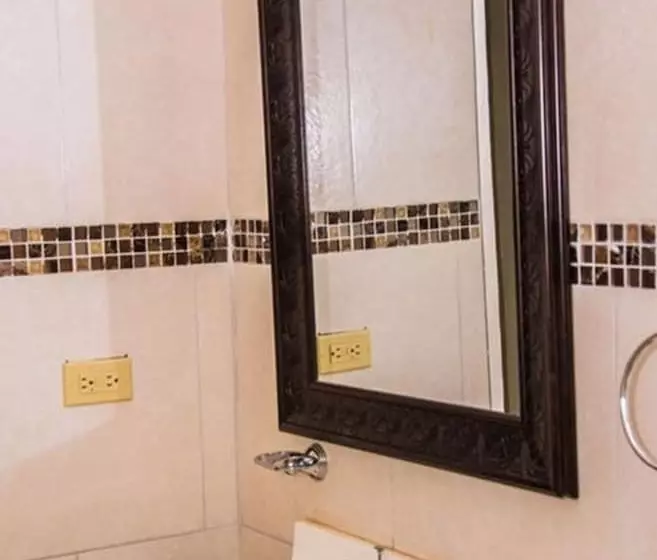 هتل Clock Tower Guest House