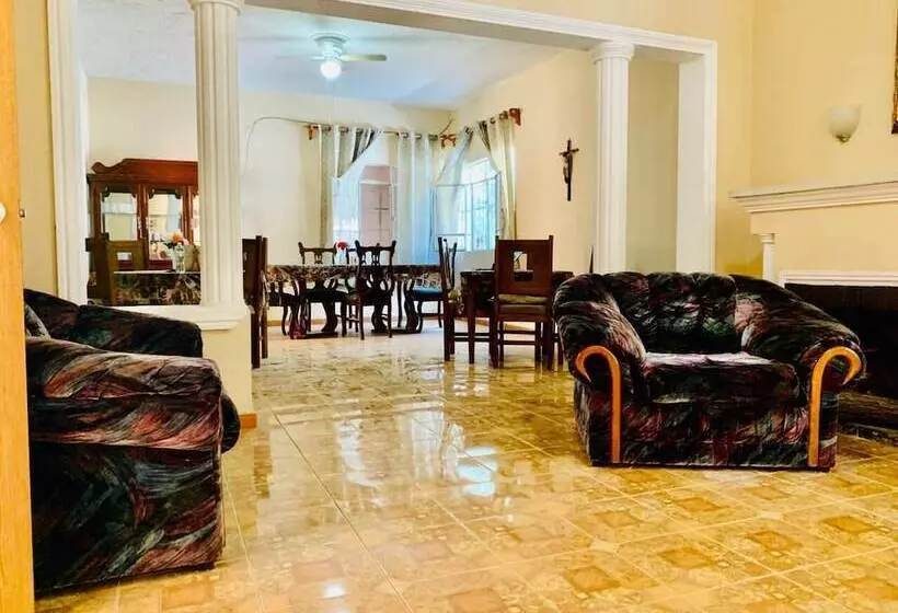 Hotelli Lagunas House Gómez Palacio