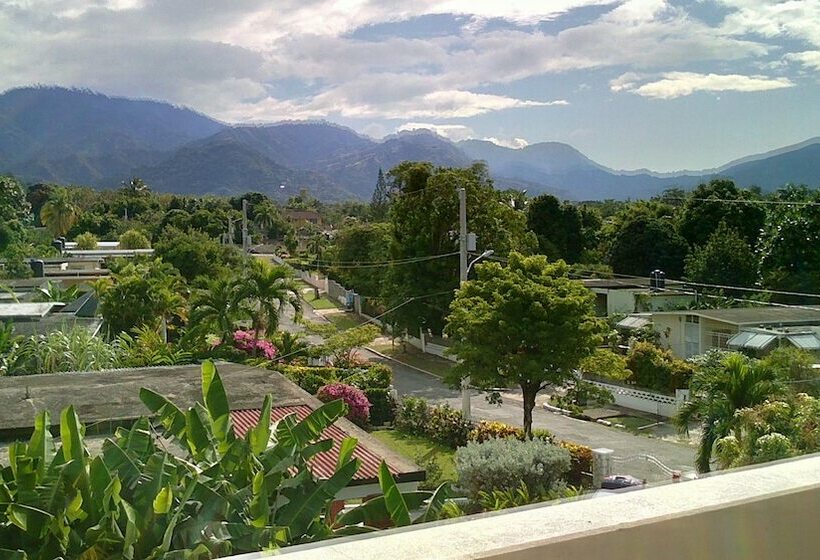 هتل Lion S Pride Hostel