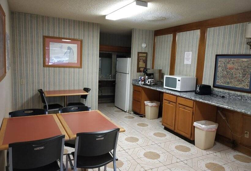 בית מלון כפרי Parkway Inn