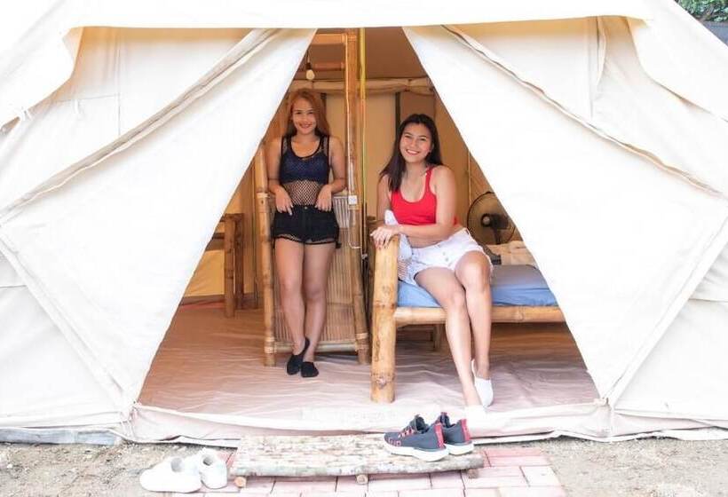 בית מלון כפרי The Acacia Glamping Park