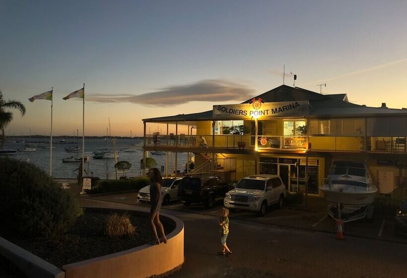 בית מלון כפרי Wanderers Retreat Port Stephens