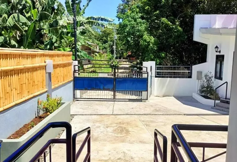 Alona Whitehouses Resort