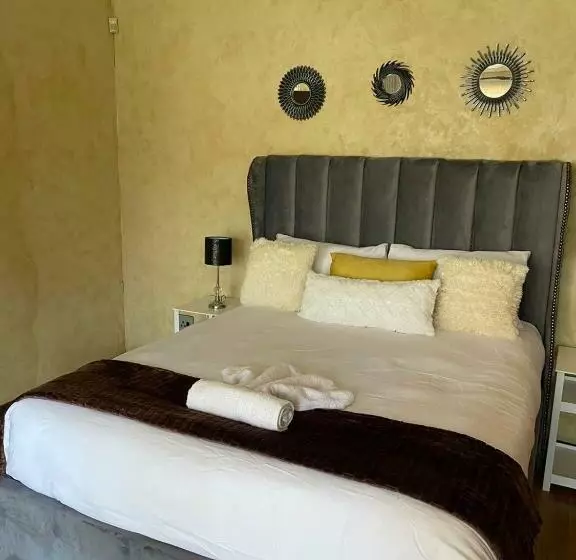 تختخواب و صبحانه House 156
