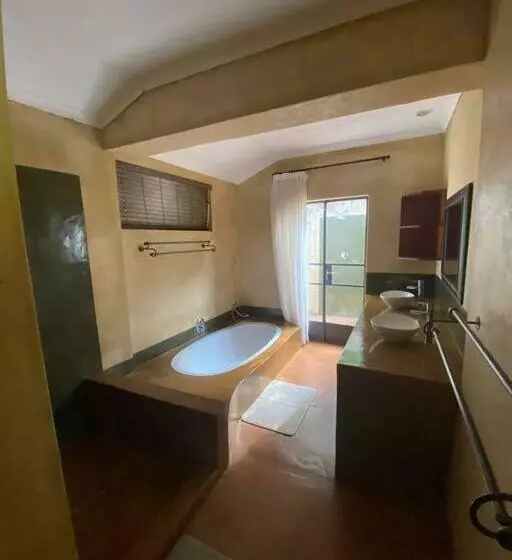 تختخواب و صبحانه House 156