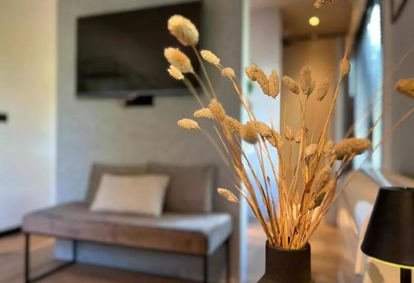 تختخواب و صبحانه Boutique Hotel Le Faucon