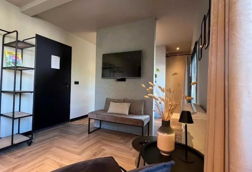 تختخواب و صبحانه Boutique Hotel Le Faucon