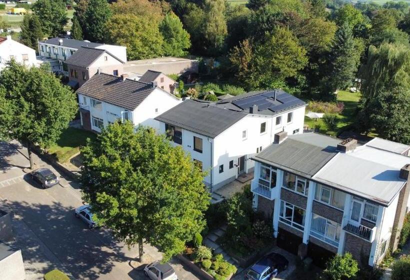 ベッドアンドブレックファースト Boutique Hotel Le Faucon