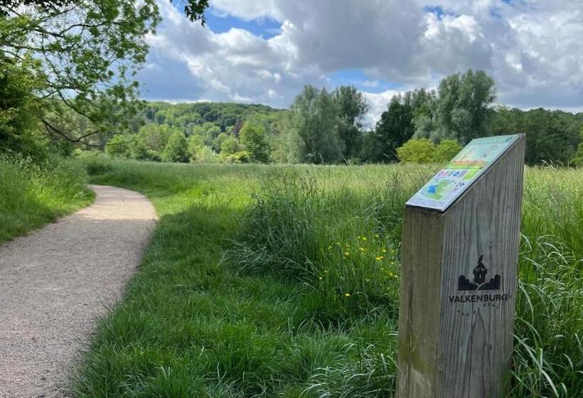 ベッドアンドブレックファースト Boutique Hotel Le Faucon