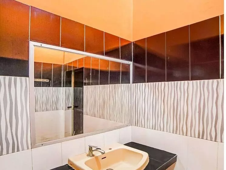 Hotelli Oyo 90980 Al Karim Syariah