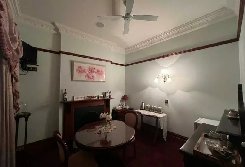 Majatalo 1876 Stonemasons