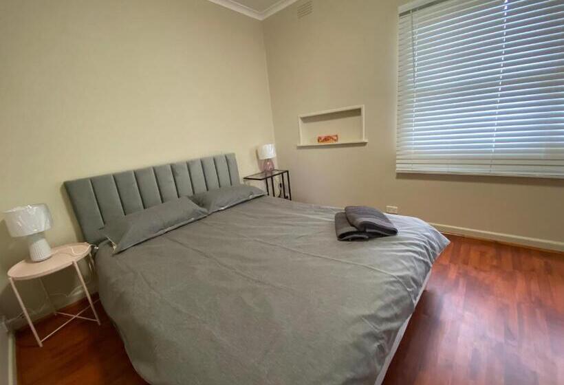 펜션 Mitcham Station Home Stay