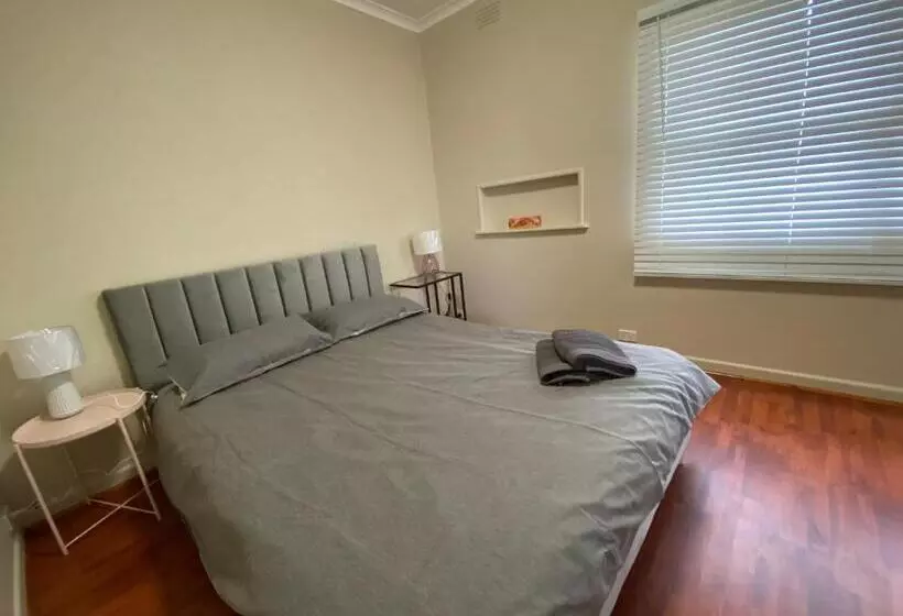 ペンション Mitcham Station Home Stay