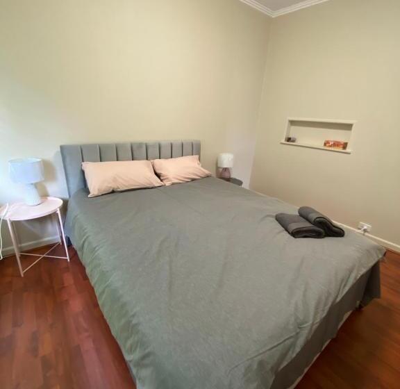 펜션 Mitcham Station Home Stay