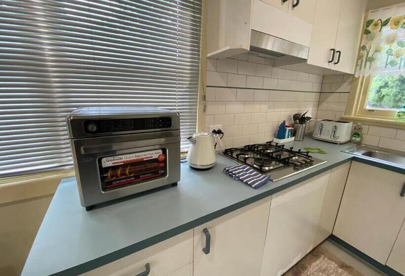 펜션 Mitcham Station Home Stay