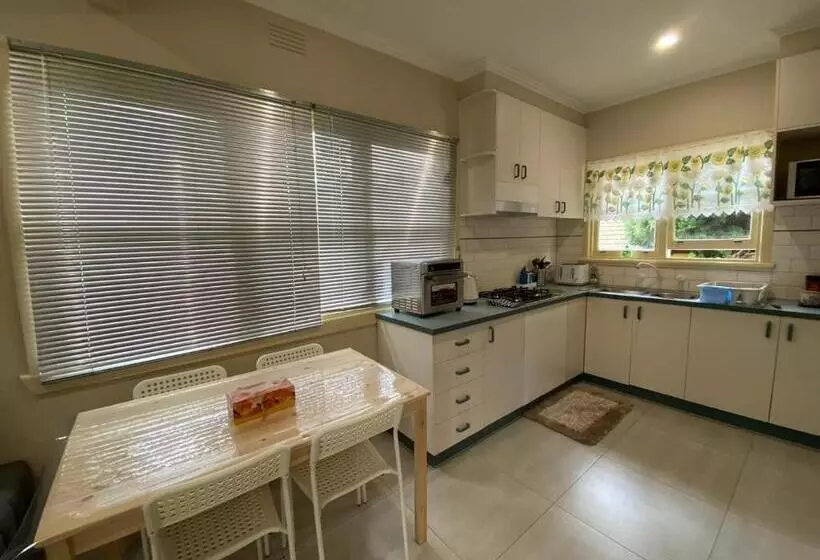 ペンション Mitcham Station Home Stay