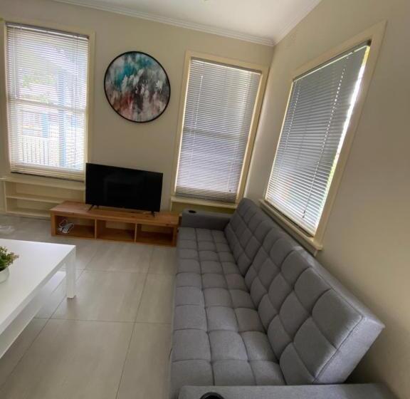 펜션 Mitcham Station Home Stay