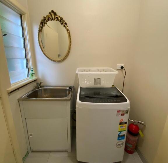 펜션 Mitcham Station Home Stay