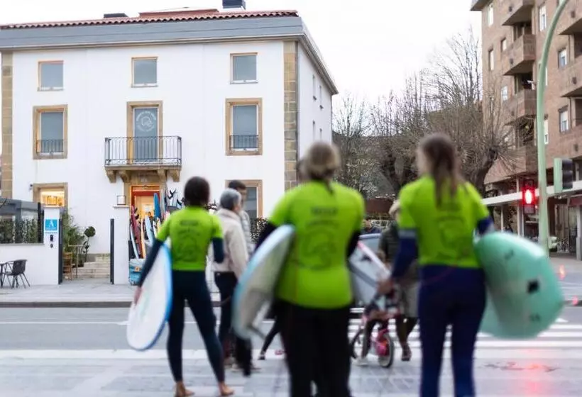 ユースホステル Zarautz Surf House