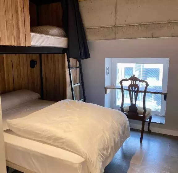 ユースホステル Zarautz Surf House