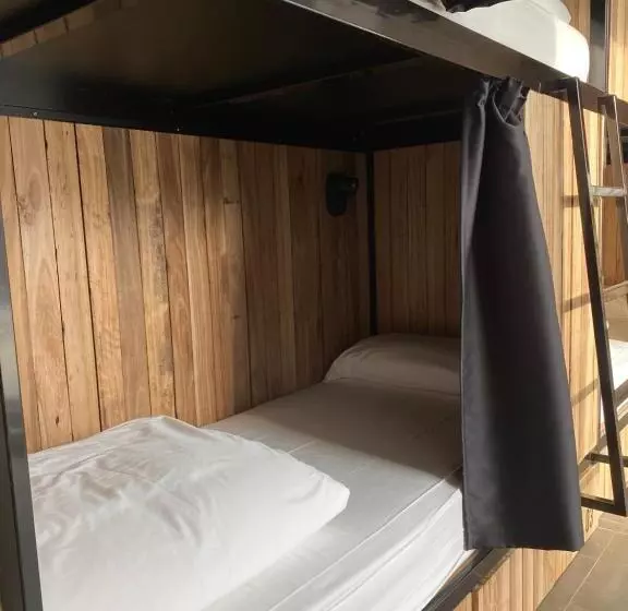 ユースホステル Zarautz Surf House