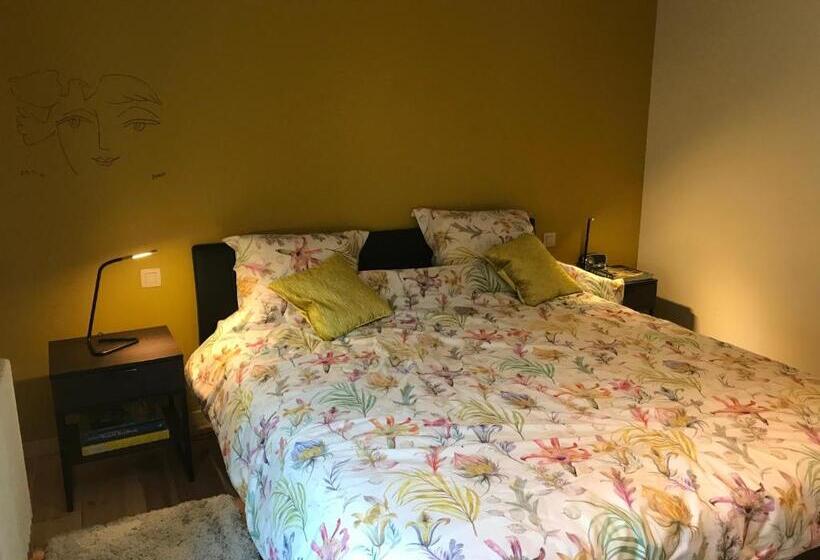 مبيت وإفطار T Een En T Ander