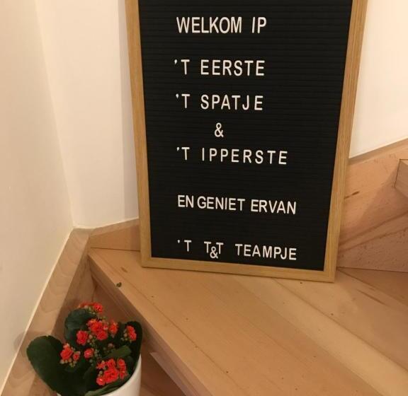 مبيت وإفطار T Een En T Ander