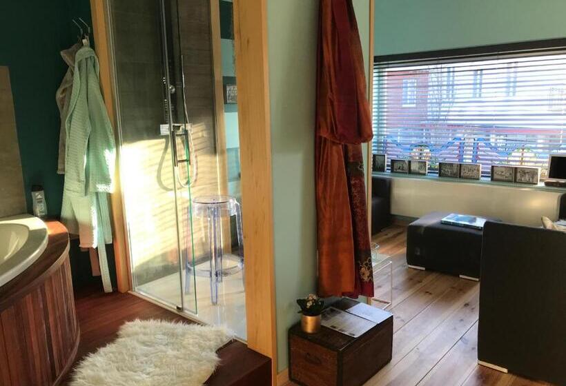 مبيت وإفطار T Een En T Ander