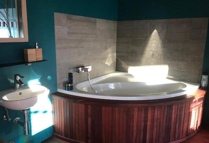 مبيت وإفطار T Een En T Ander