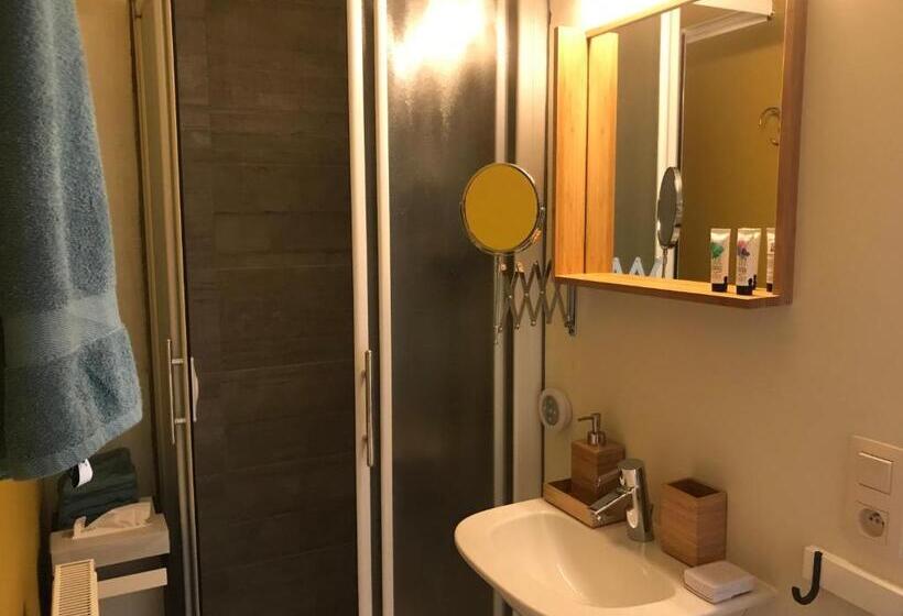 مبيت وإفطار T Een En T Ander