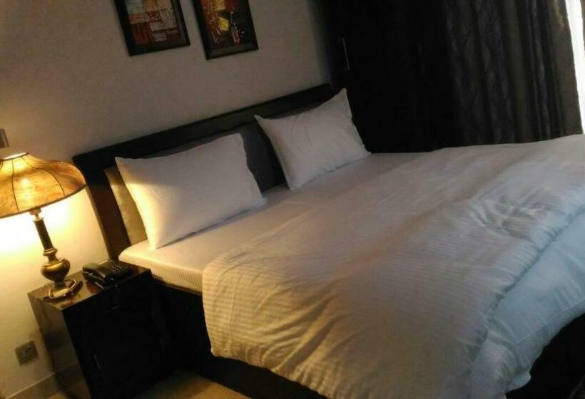 Hotel Kapoor Residency