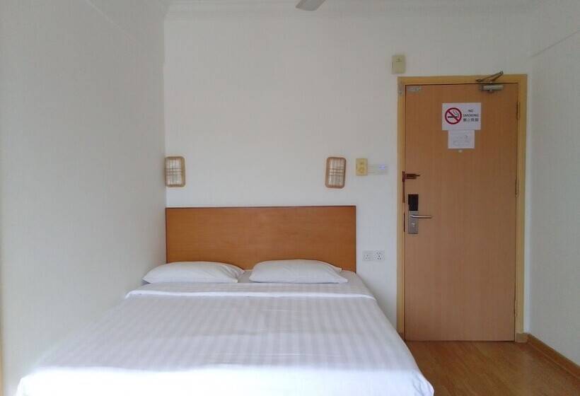 Hotel Oyo 90464 Borneo Suites