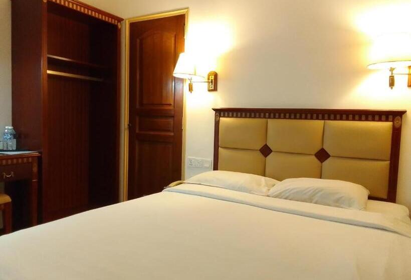 Hotel Oyo 90464 Borneo Suites