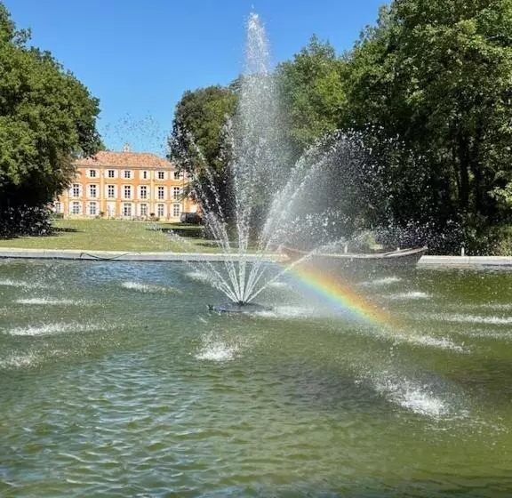 پانسیون Chateau De Roquelune