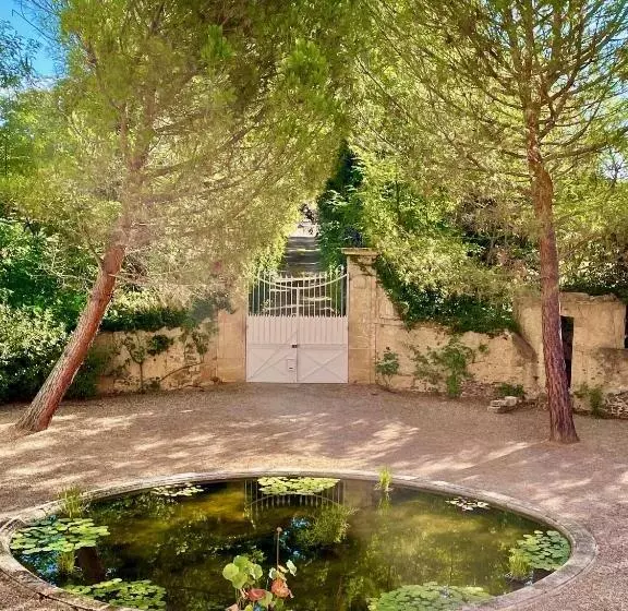 پانسیون Chateau De Roquelune