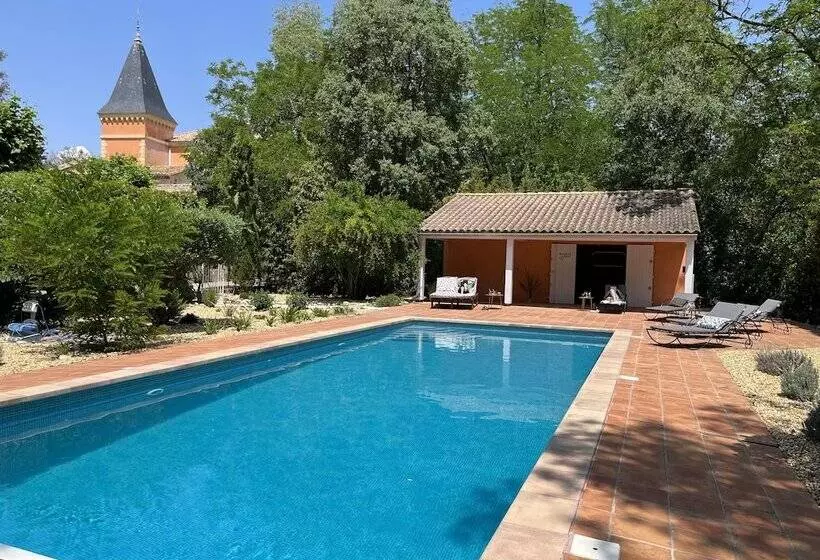 پانسیون Chateau De Roquelune