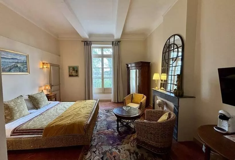 پانسیون Chateau De Roquelune