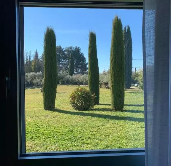 ペンション La Parenthèse Saint Donat