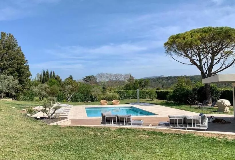 ペンション La Parenthèse Saint Donat