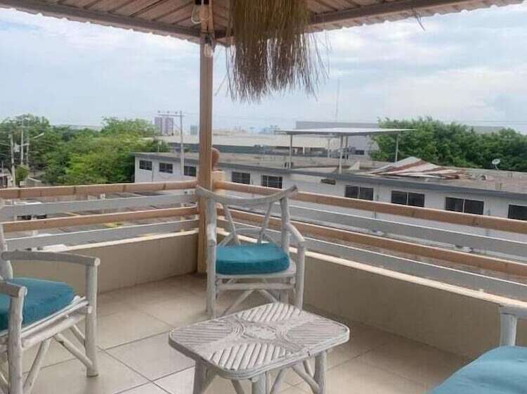 Pension Reef Hostel Manta