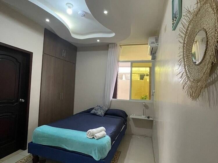 Pension Reef Hostel Manta