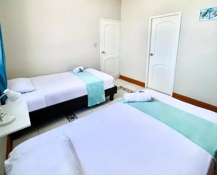 پانسیون Reef Hostel Manta