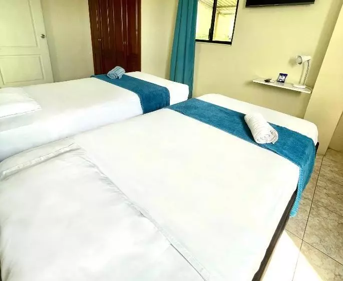 پانسیون Reef Hostel Manta