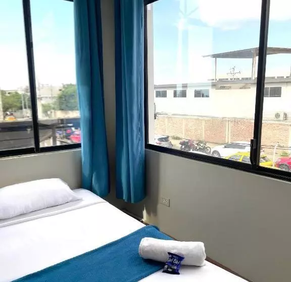 پانسیون Reef Hostel Manta