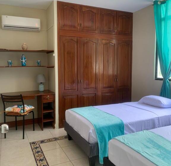 Pension Reef Hostel Manta