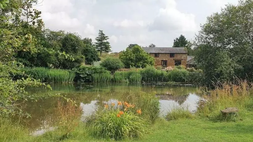 Pensió Stowe Fields